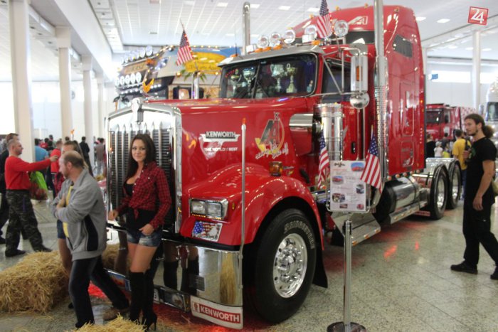 Ilustračný obrázok k článku Pri Nitre sa zíde vyše 120 kamiónov: Nebude chýbať spanilá jazda a svetelná šou