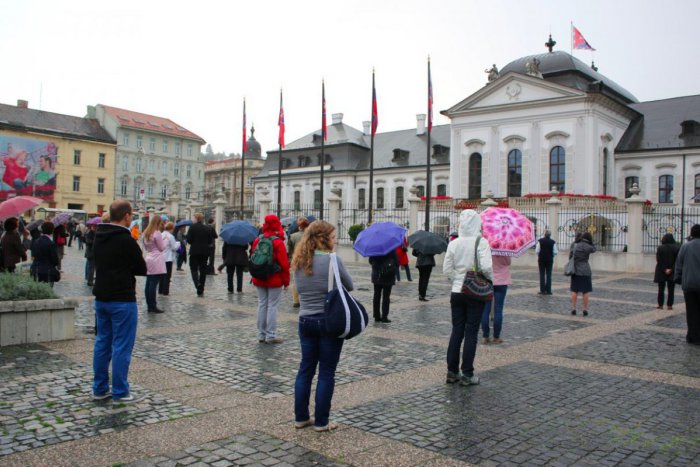Ilustračný obrázok k článku Nevedia stráviť inakosť, alebo je tradičná rodina skutočne v ohrození? Pred prezidentským palácom sa konal tichý protest