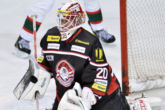 Ilustračný obrázok k článku Hokejové derby na bystrickom zimáku: Wiikman podržal domácich v záverečnej kanonáde striel