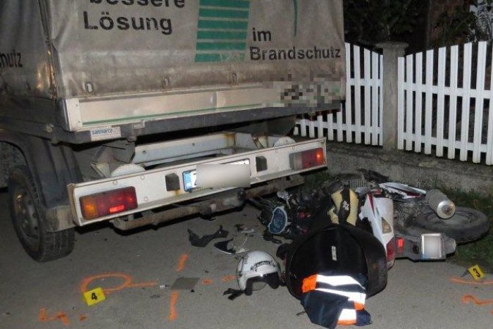 Ilustračný obrázok k článku Pri Žiline došlo k vážnej nehode: Motorkár (36) narazil do odstaveného citroenu!