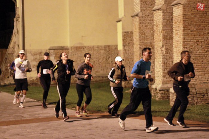 Ilustračný obrázok k článku Do bystrických ulíc sa vydajú stovky bežcov: Sily si zmerajú v nočnom behu