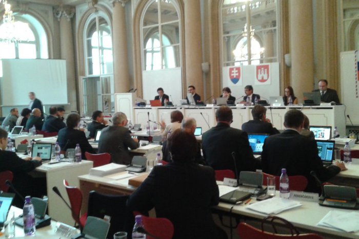 Ilustračný obrázok k článku Sledujte s nami priebeh rokovania Mestského zastupiteľstva v Bratislave naživo