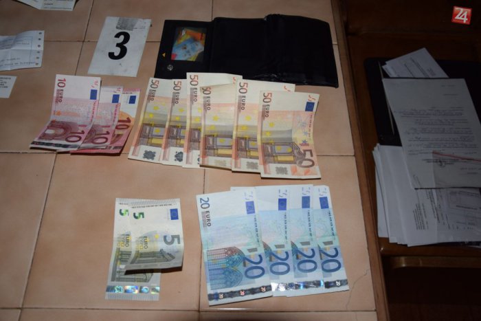 Ilustračný obrázok k článku Protidrogová razia: V byte zasahovali policajní kukláči!