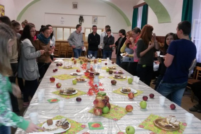 Ilustračný obrázok k článku Zázrak menom "JABLKO": Študenti Obchodnej akadémie pripravili samé dobroty