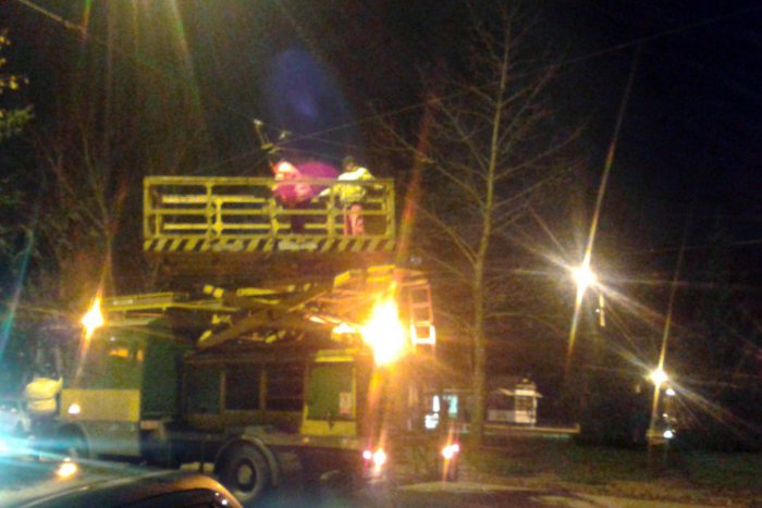 Ilustračný obrázok k článku Dopravný podnik musel riešiť mimoriadnu udalosť: Po meste boli odstavené trolejbusy, čo sa dialo?!