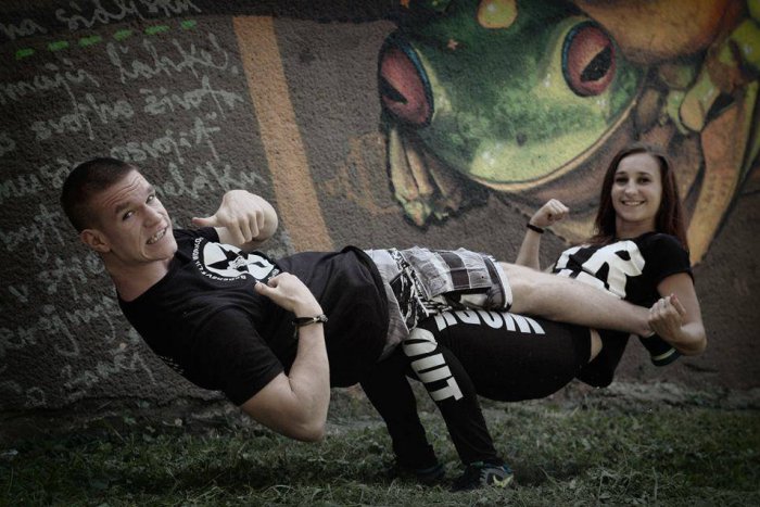 Ilustračný obrázok k článku Sympatický párik z Košíc propaguje nový typ cvičenia: Zoceľujeme svaly ale aj našu lásku + VIDEO