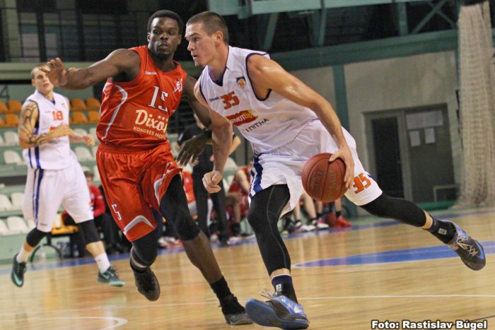 Ilustračný obrázok k článku Vyrovnaný basketbal pod Zoborom: Banská Bystrica zdolala Nitru až v samom závere