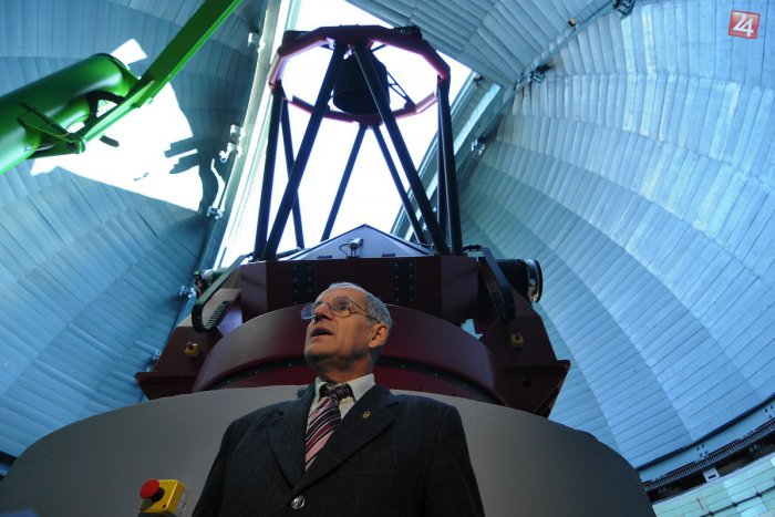 Ilustračný obrázok k článku Tatry sa po novom hrdia najväčším ďalekohľadom v SR: Stál vyše 2 milióny € a váži 7 ton!