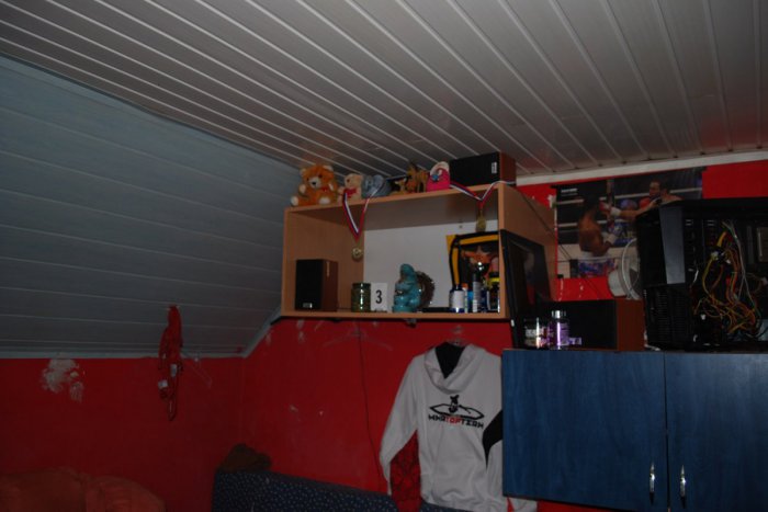 Ilustračný obrázok k článku Traja mladí muži čelia obvineniu kvôli drogám: FOTO zaistených vecí z policajných prehliadok