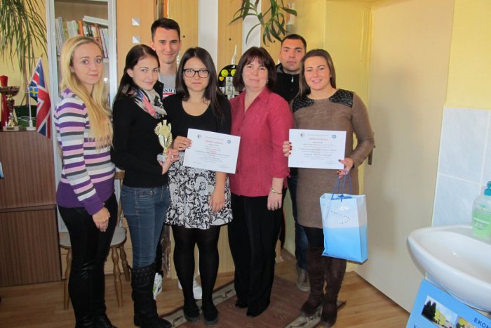 Ilustračný obrázok k článku Obchodná Akadémia v Rožňave slávi úspech: Na medzinárodnom veľtrhu bodovali ako cvičná firma