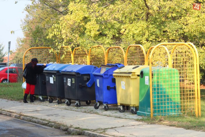 Ilustračný obrázok k článku Jaguar má na likvidáciu odpadov súkromnú spoločnosť: Od mesta žiada len 2 kontajnery