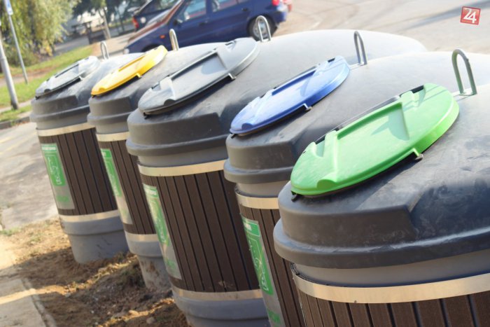 Ilustračný obrázok k článku Vývoz komunálneho odpadu: Cez Vianočné sviatky bude podľa upraveného harmonogramu