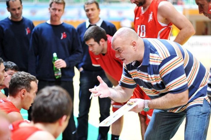 Ilustračný obrázok k článku Basketbalisti ŠKP so staronovým trénerom: Do Bystrice sa vrátil Miroslav Grznár!