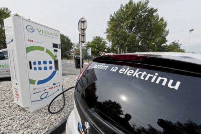 Ilustračný obrázok k článku Na Bernolákovej ulici pribudne ďalšia nabíjacia stanica pre elektromobily