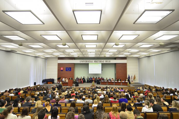 Ilustračný obrázok k článku V Bystrici vystúpia významní zahraniční ekonómovia: Pozrite, čo sa dostane na pretras