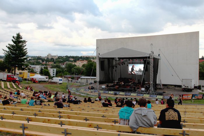 Ilustračný obrázok k článku Festival na znovuotvorenom amfíku? Obyvatelia čelili hluku, ktorý vysoko prekračoval limitné hodnoty!