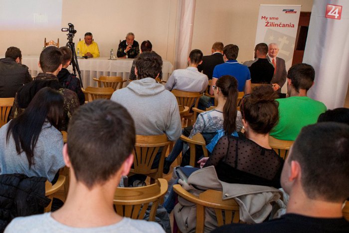 Ilustračný obrázok k článku Na stretnutí s voličmi Jánovi Slotovi sekundoval dlhoročný kamarát Karol Polák