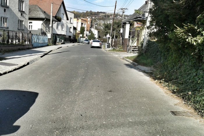 Ilustračný obrázok k článku Do konca roka pribudne v Humennom 5 retardérov: Na ktorých uliciach budú musieť vodiči spomaliť?