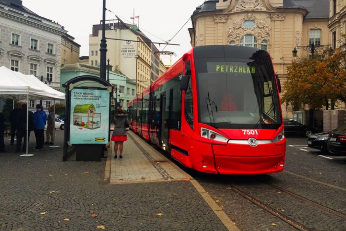 Ilustračný obrázok k článku Električka vyrobená špeciálne pre Bratislavu: Nové nízkopodlažné vozidlo začne jazdiť už na jar, odvezie viac ako 360 ľudí