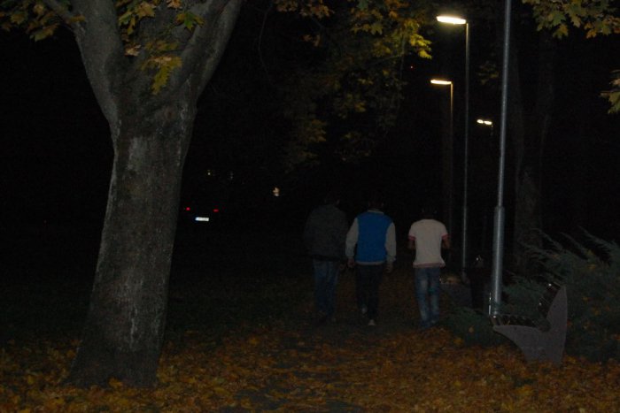 Ilustračný obrázok k článku V krčme by im naliať nemali, mladí Bystričania sa však vedia vynájsť: Toto sú obľúbené miesta, kde sa venujú popíjaniu!