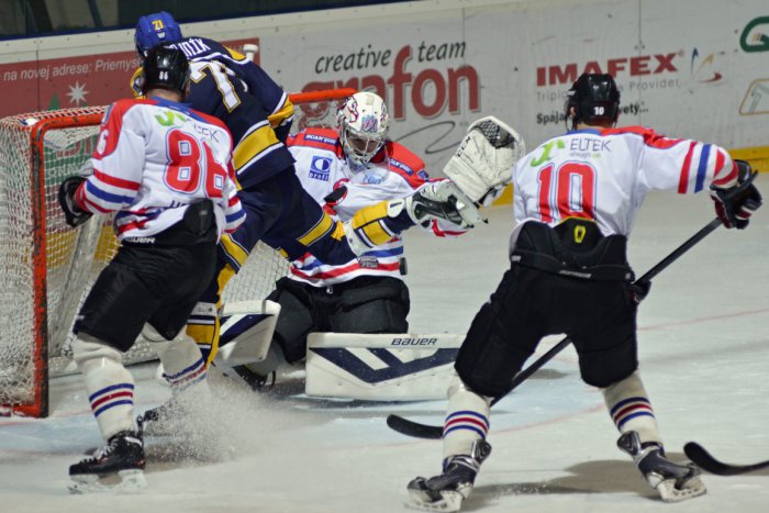 Ilustračný obrázok k článku Čierny víkend mikulášskeho športu: Futbalisti aj hokejisti s prehrami