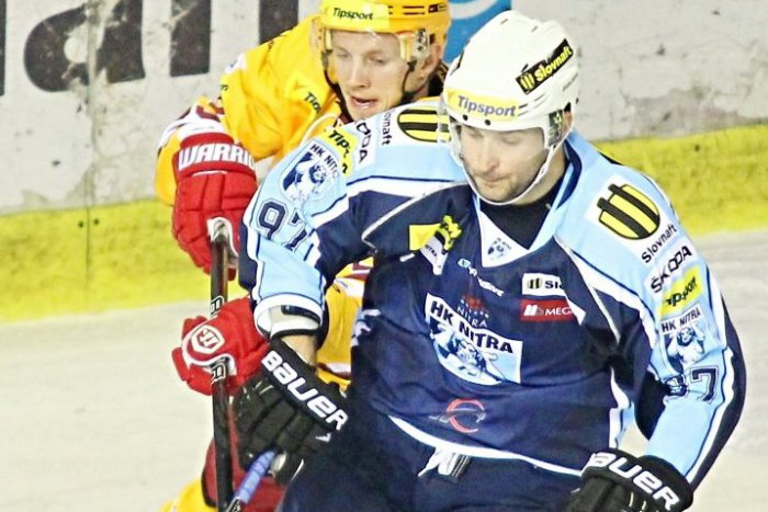 Ilustračný obrázok k článku Odchod z hokejovej Nitry: Corgoňov opúšťa Lotyš Jass