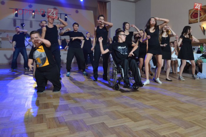 Ilustračný obrázok k článku TAKTO vyzerá integrácia v praxi: Pozrite, ako sa zabávali gymnazisti z GPDT na stužkovej!