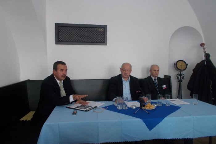 Ilustračný obrázok k článku Kandidátov na post primátora ubúda. V prospech Čiernika dnes odstúpili Bielik a Karácsony