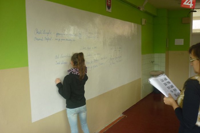 Ilustračný obrázok k článku Tabule v revúckej škole nahradili chytrými stenami: Kriedy už nepotrebujú!