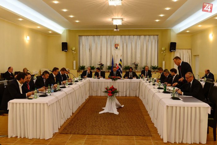 Ilustračný obrázok k článku Vláda sa zíde v Špačinciach: Nášmu kraju udelí finančnú pomoc - 2 milióny eur!