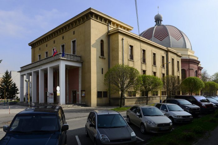 Ilustračný obrázok k článku Hutníci maľujú s umelcami: V Dome umenia vystavia nevšedné diela