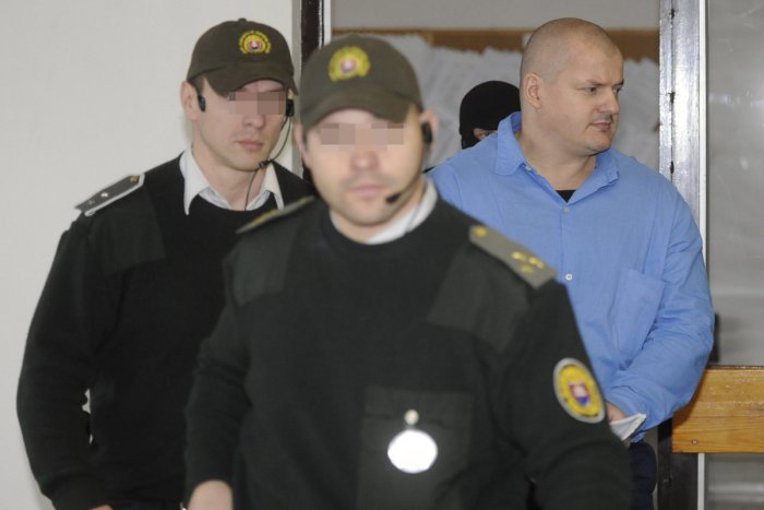 Ilustračný obrázok k článku Znovuotvorený proces objednávateľstva vraždy horehronského podnikateľa: Odsúdený expolicajt po 8 rokoch zmenil výpoveď