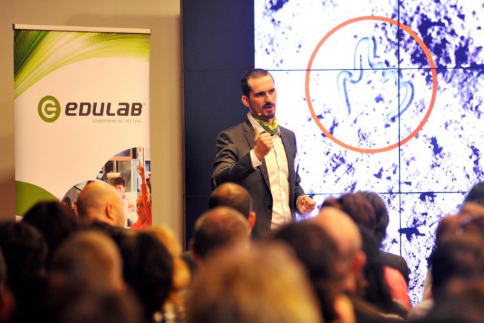 Ilustračný obrázok k článku Učitelia získavajú zručnosti ako vyučovať s tabletmi