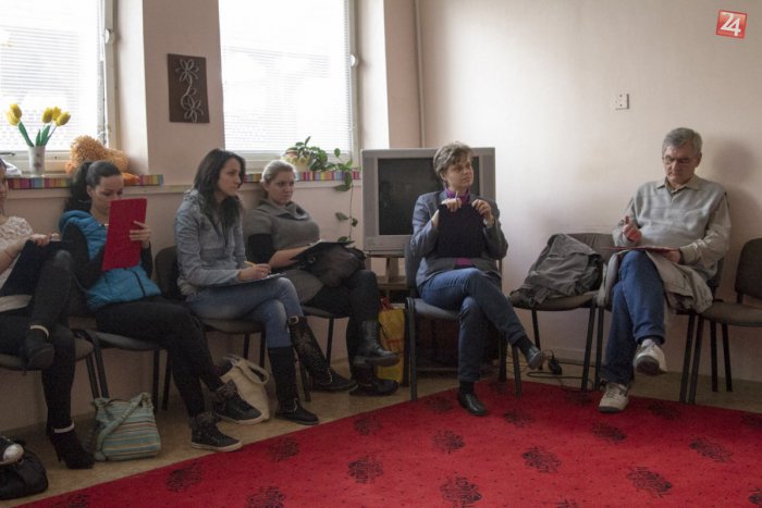 Ilustračný obrázok k článku Takto chcú v Žiline rúcať predsudky: Ľudia si bez obáv vyskúšali aj skupinovú terapiu