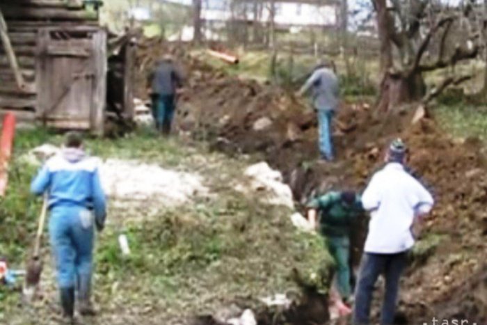 Ilustračný obrázok k článku V Ižipovciach sa namiesto volieb pracovalo: Prednosť dostal odvodňovací kanál