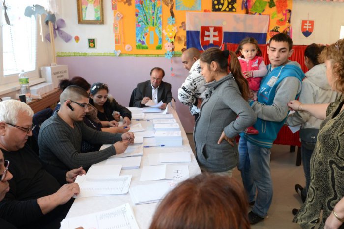 Ilustračný obrázok k článku Na rómskom Luniku IX je o voľby veľký záujem: Starostu a poslancov si volia aj negramotní