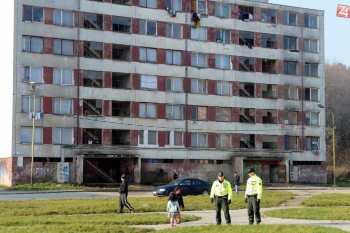 Ilustračný obrázok k článku Semináre a porady s prvými výsledkami? Takmer 70 ľudí začína nanovo na Luníku IX