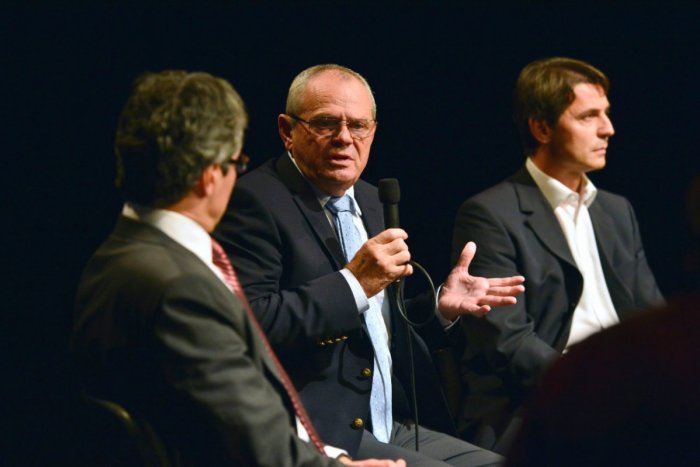 Ilustračný obrázok k článku KOMENTÁR: Kde sa traja bijú, môže to dopadnúť rôzne