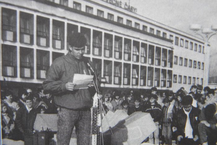 Ilustračný obrázok k článku Biele strany v žiarskej kronike: Takto si revolúciu pamätajú jej aktéri!