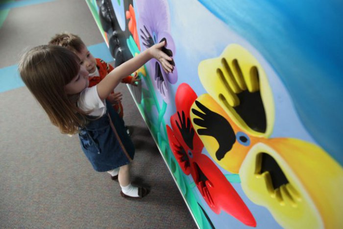 Ilustračný obrázok k článku Svetový deň prevencie týrania a zneužívania detí: Kde v Bratislave môžu deti nájsť pochopenie a veľakrát aj nový domov