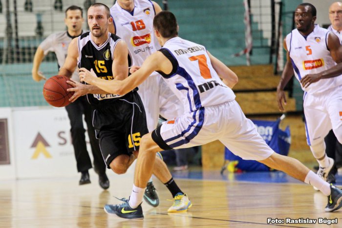 Ilustračný obrázok k článku Polovicu zápasu dokázali odolávať: Basketbalisti prehrali s rozbehnutým Interom