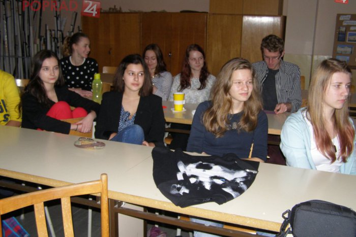 Ilustračný obrázok k článku Popradskí bilingvalisti mali Novemberfest. Nežnú si pripomenuli deň po dni