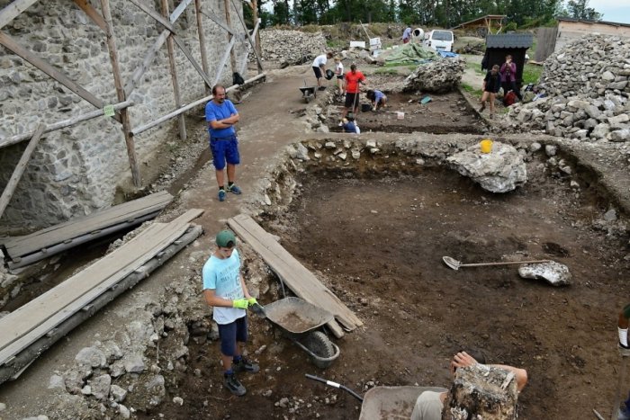 Ilustračný obrázok k článku Odštartoval 7. ročník Letnej školy archeológie: Objaviť chcú praveké osídlenie