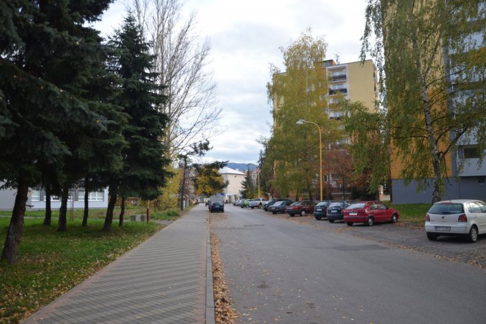 Ilustračný obrázok k článku Chlap (36) riešil problémy s partnerkou cez balkón: Ulica mala smutné predstavenie