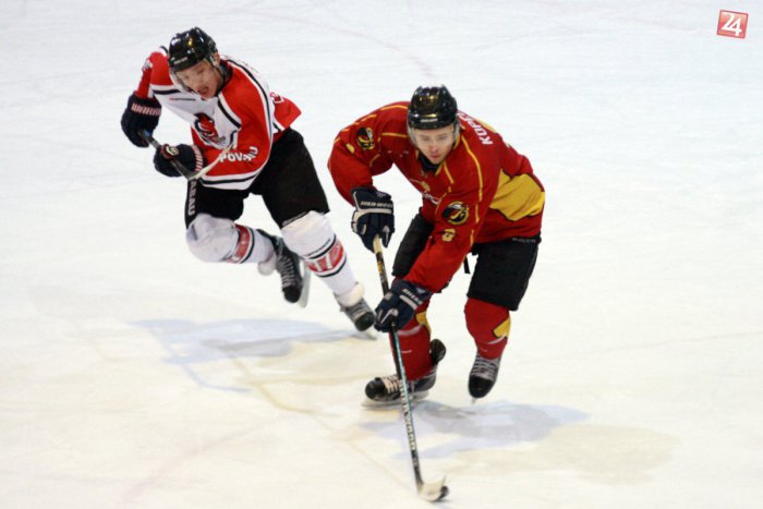 Ilustračný obrázok k článku Hokejisti Topoľčian majú za sebou náročný úvod sezóny: O výhre rozhodli až nájazdy