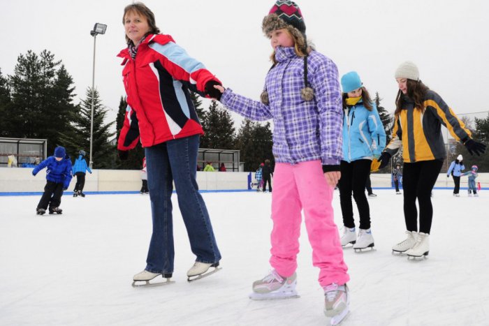 Ilustračný obrázok k článku Korčuľovanie na námestí? Pozrite, odkedy bude spustené klzisko
