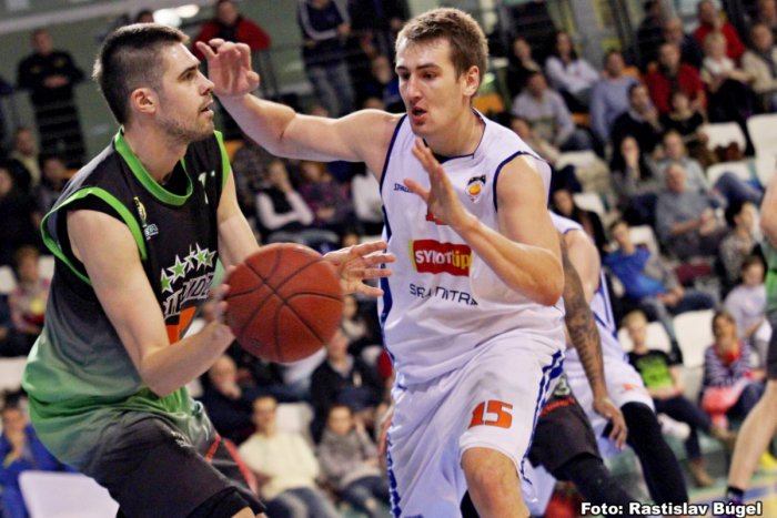 Ilustračný obrázok k článku Vicemajster nás nešetril: Basketbalisti dostali poriadnu nakladačku