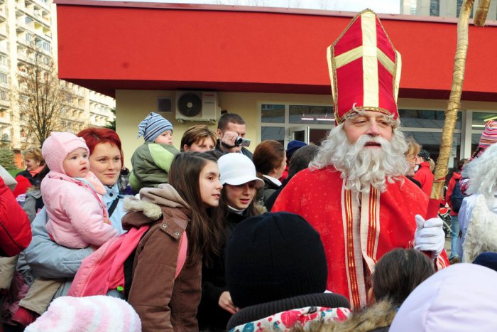 Ilustračný obrázok k článku Mikuláš zavíta aj na bystrické sídlisko: Obdarúvať však tentoraz nebude iba on!