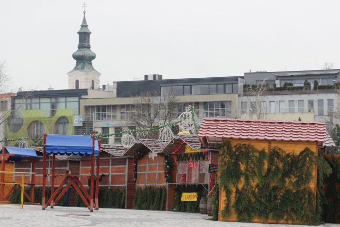 Ilustračný obrázok k článku Betlehem, stromček a stánky: Vianočné mestečko je pripravené!