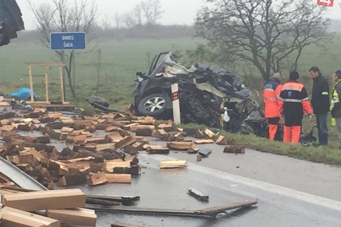 Ilustračný obrázok k článku Pri cestnej zrážke zahynula vodička (†41) a štyri deti, FOTO z tragédie!